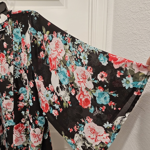 Hot Topic Floral Skull Print Hi-Lo Kimono Cardigan, EUC, Size X-Large - Picture 7 of 9